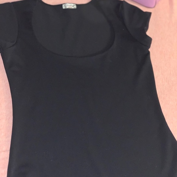 Black top - Picture 3 of 4